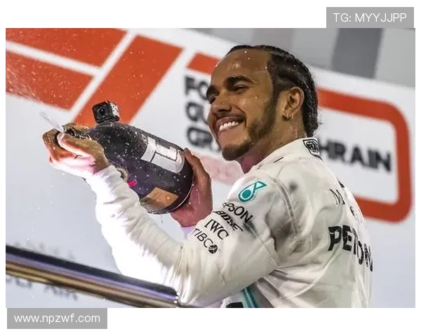 F1赛车手汉密尔顿签约新车队展望未来赛季表现与战略调整
